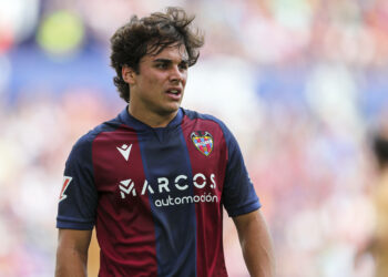 Carlos Álvarez