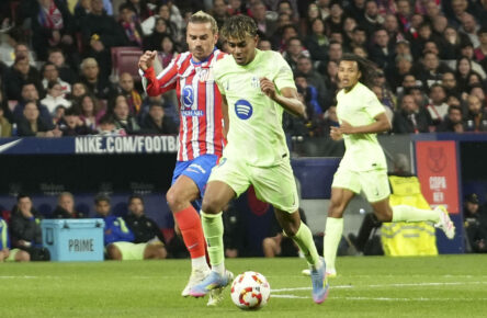 April 2, 2025, Madrid, CommunautŽ De Madrid, spain: LAMINE YAMAL OF FC Barcelona, Barca and ANTOINE GRIEZMANN of Atletico Madrid during the Spanish Cup, Copa del Rey, Semi-final, 2nd leg football match between Atletico Madrid and FC Barcelona on 2 April 2025 at Riyadh Air Metropolitano stadium in Madrid, Spain Madrid spain - ZUMAl193 20250402_zsp_l193_045 Copyright: xLaurentxLairysx