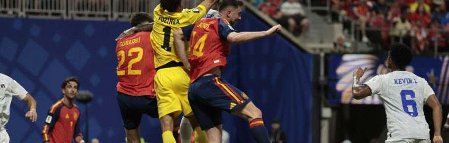 Spain s Aymeric Laporte R and Pau Cubarsi L in action against Cape Verde s goalkeeper Josimar Dias Vozinha C during the 2026 FIFA World Cup, WM, Weltmeisterschaft, Fussball group H soccer match between Spain and Cape Verde at Mercedes-Benz Stadium, in Atlanta, Georgia, United States, 15 June 2026. FIFA World Cup 2026 - Group H - Spain vs. Cape Verde ACHTUNG: NUR REDAKTIONELLE NUTZUNG PUBLICATIONxINxGERxSUIxAUTxONLY Copyright: xLavandeiraxJrx GRAF8938 20260615-55020604878_1